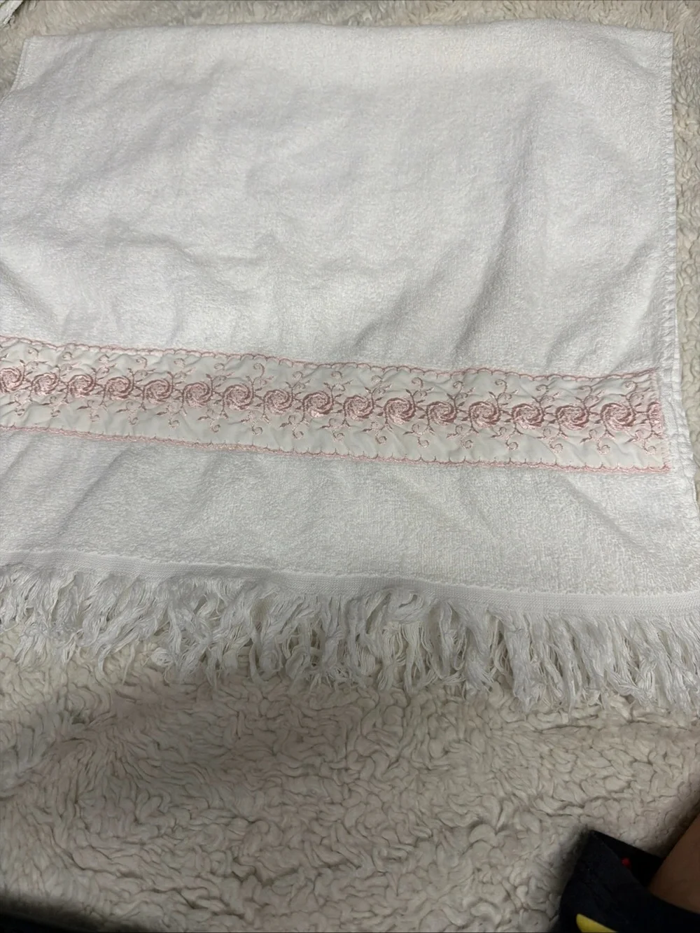 Vtg Wamsutta Heritage White Towel with Pink Embroidered Rose Border